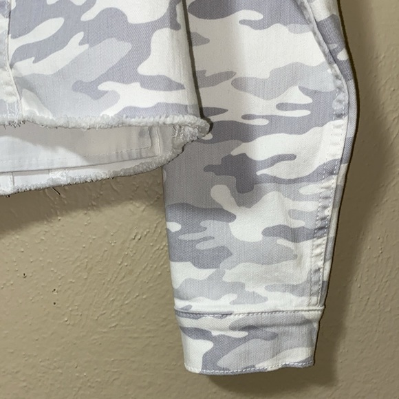 🆑 CALVIN KLEIN JEANS Camo-Print Trucker Jacket - Picture 8 of 13